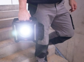 Le projecteur de chantier avec système Multi Battery de Brennenstuhl