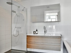 Déficience visuelle dans la salle de bains : comment adapter le logement aux malvoyants ?