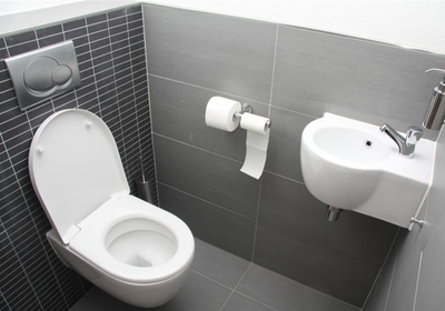 WC au sol avec bride