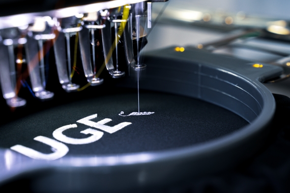 Détail d'une machine à broder sur textile