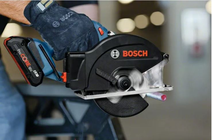 Scie circulaire sans-fil GKM 18V50 Solo Bosch Professional