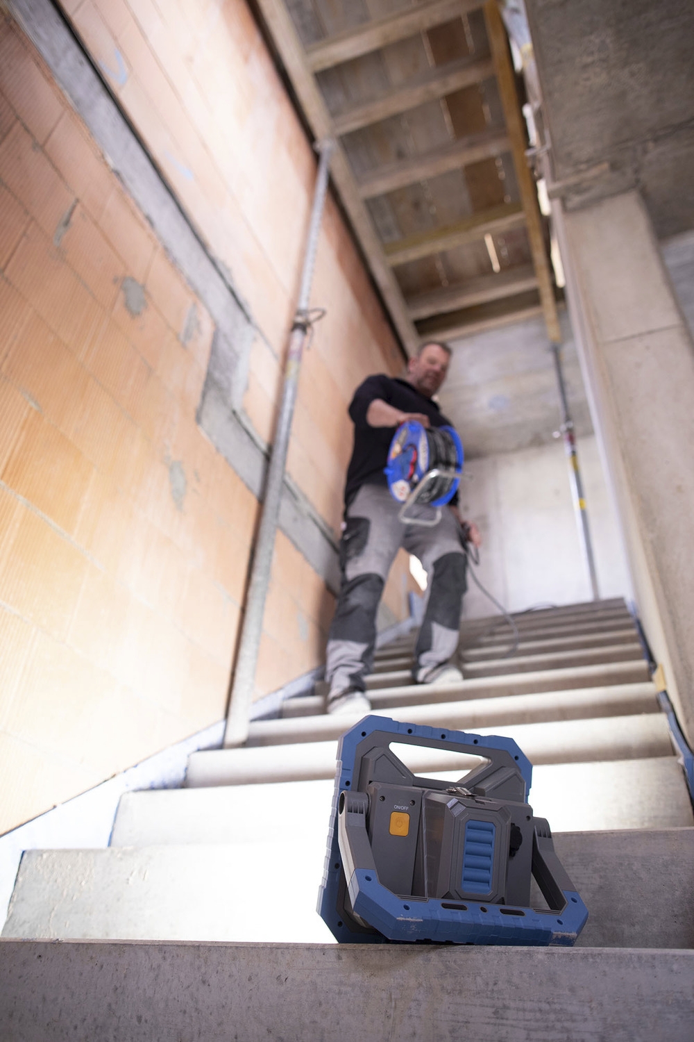 Projecteur de chantier portable hybride LED BS 8050 MH Brennenstuhl