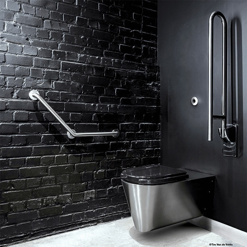 Barre d'appui coudée 135° Ø 32 mm inox UltraPolish, 3 points de fixation Delabie