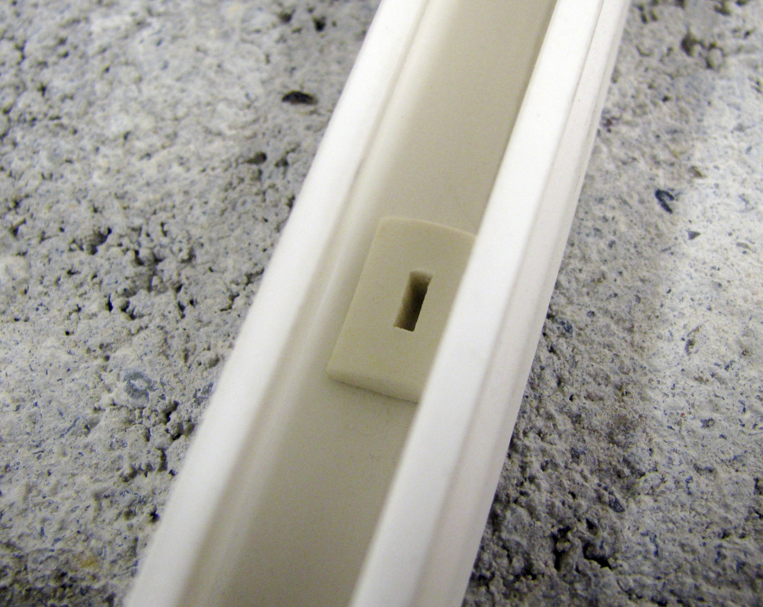 Fixation de moulure en PVC Fix-Elec ING Fixations