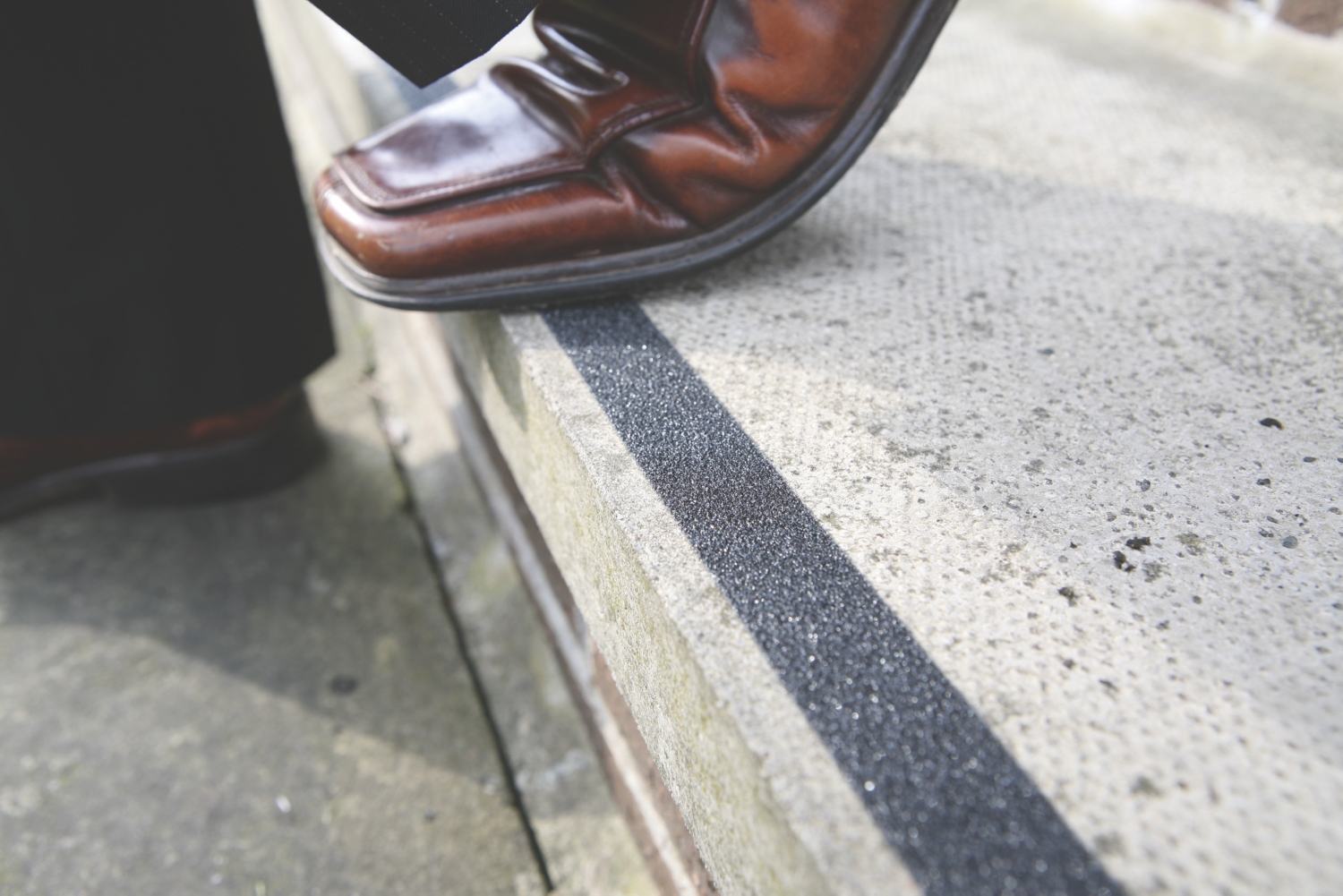 Revêtement adhésif Safe Step gris Rocol