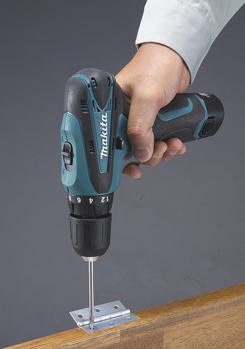 Perceuse visseuse 10,8 V Li-Ion 1,3 Ah Ø 10 mm DF330DWJ Makita